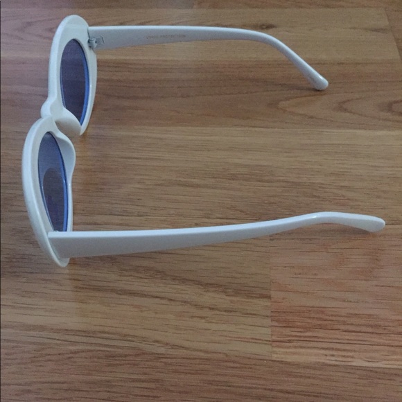 Rounded vintage white frames with blue lenses - Picture 4 of 6